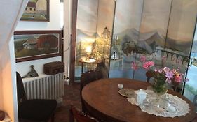 La Chambre De La Tour